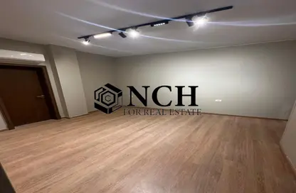شقة - 3 غرف نوم - 2 حمامات للايجار في مون ريزيدنس - فيفث سكوير - التجمع الخامس - مدينة القاهرة الجديدة - القاهرة
