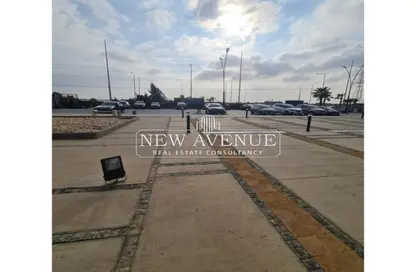 Retail - Studio - 2 Bathrooms for rent in Waslet Dahshur Road - Sheikh Zayed City - Giza