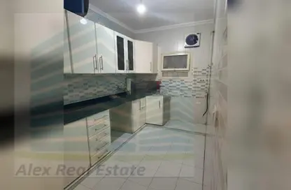 شقة - 3 غرف نوم - 2 حمامات للايجار في شارع عمر لطفى-ميدان محطة الرمل - محطة الرمل - حي وسط - الاسكندرية