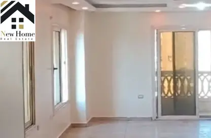 شقة - 3 غرف نوم - 2 حمامات للبيع في شارع النيل الابيض - المهندسين - الجيزة