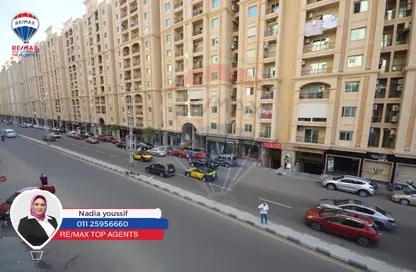 Apartment - 3 Bedrooms - 2 Bathrooms for sale in Madkhal Sharkt Al Nakhl Wa Al Handasa St. - Smouha - Hay Sharq - Alexandria
