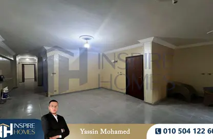 Apartment - 2 Bedrooms - 1 Bathroom for rent in Kafr Abdo - Roushdy - Hay Sharq - Alexandria