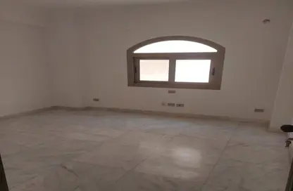 شقة - 3 غرف نوم - 3 حمامات للبيع في شارع شفيق متري صدراك - المنطقة ه - حى جنوب الاكايمية - مدينة القاهرة الجديدة - القاهرة
