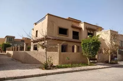 Villa - 6 Bedrooms - 5 Bathrooms for sale in Rayhana Compound - Al Wahat Road - 6 October City - Giza