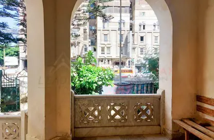 فيلا - 8 غرف نوم - 3 حمامات للايجار في سابا باشا - حي شرق - الاسكندرية