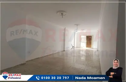 شقة - 3 غرف نوم - 2 حمامات للبيع في شارع محمد عز العرب - لوران - حي شرق - الاسكندرية