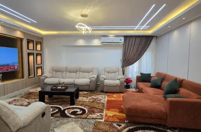 شقة - 3 غرف نوم - 2 حمامات للايجار في شارع مسجد الصحابه - الدقي - الجيزة