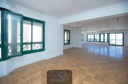 Apartment - 4 Bedrooms - 3 Bathrooms for sale in Mohamed Othman St. - Laurent - Hay Sharq - Alexandria
