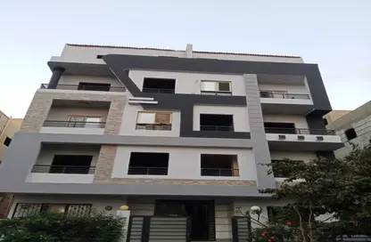 شقة - 3 غرف نوم - 2 حمامات للبيع في المجاورة الاولي - المنطقة الثامنة - مدينة الشروق - القاهرة