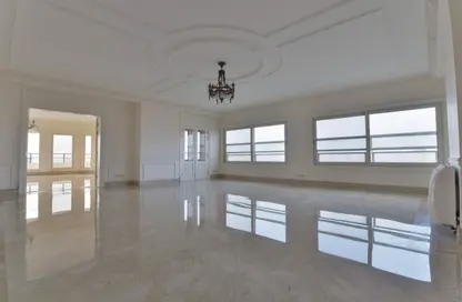 Apartment - 5 Bedrooms - 6 Bathrooms for rent in Nile St. - Dokki - Giza