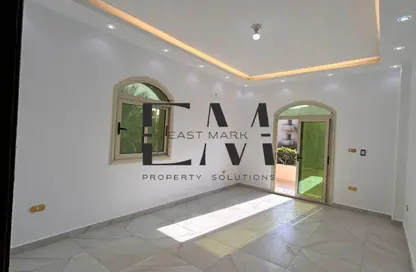 Office Space - Studio - 3 Bathrooms for rent in Service Road - Ganoob El Acadimia - New Cairo City - Cairo