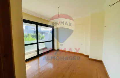 منزل مزدوج - 4 غرف نوم - 1 حمام للايجار في باتيو الزهراء - كمبوندات الشيخ زايد - الشيخ زايد - الجيزة