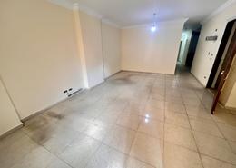 Apartment - 3 bedrooms for للايجار in Al Sayeda Amna St. - Sidi Gaber - Hay Sharq - Alexandria