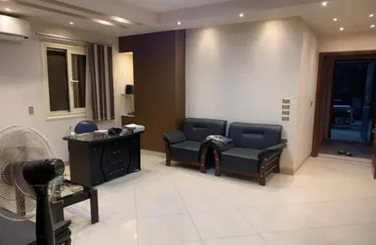 عيادة - استوديو - 2 حمامات للبيع في شارع البطل احمد عبد العزيز - المهندسين - الجيزة