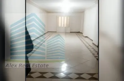 Apartment - 3 Bedrooms - 2 Bathrooms for rent in Al Madrasa Al Swesria St. - Camp Chezar - Hay Wasat - Alexandria