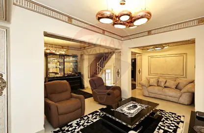 Duplex - 3 Bedrooms - 3 Bathrooms for sale in Al Farek Ismail Srhank St. - Laurent - Hay Sharq - Alexandria