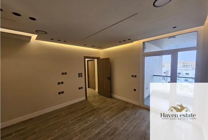 8384929 - Property Image 2