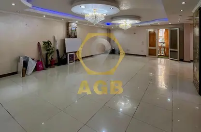 Apartment - 3 Bedrooms - 3 Bathrooms for sale in Bilal Ibn Rabbah St. - El Hegaz Square - El Nozha - Cairo