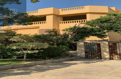 فيلا - 8 غرف نوم - 8 حمامات للبيع في كمبوندات الشروق - مدينة الشروق - القاهرة