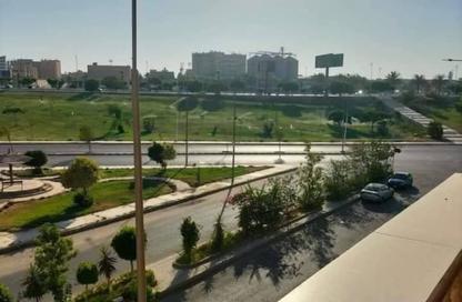 شقة - 3 غرف نوم - 2 حمامات للبيع في شارع دكتور سميرة موسي - الحي الخامس - مدينة العبور - القليوبية