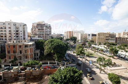 شقة - 4 غرف نوم - 4 حمامات للايجار في الحي اللاتيني - محطة الرمل - حي وسط - الاسكندرية
