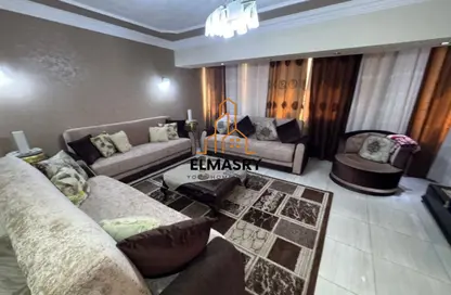شقة - 3 غرف نوم - 2 حمامات للايجار في شارع شهاب - المهندسين - الجيزة