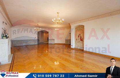 Apartment - 3 Bedrooms - 3 Bathrooms for sale in Ibrahim Al Halaby St. - Glim - Hay Sharq - Alexandria