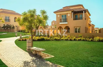 Villa - 6 Bedrooms - 6 Bathrooms for sale in Hyde Park - New Cairo City - Cairo