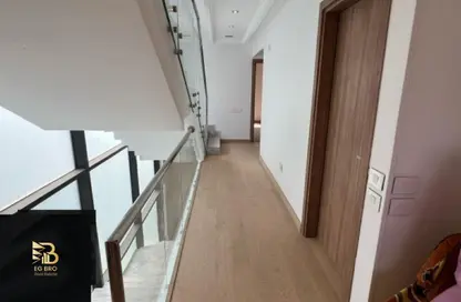 منزل مزدوج - 6 غرف نوم - 6 حمامات للبيع في كمبوند البروج - كمبوندات الشروق - مدينة الشروق - القاهرة