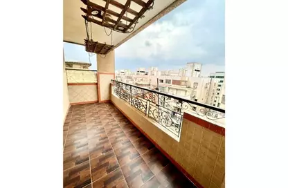 Apartment - 4 Bedrooms - 2 Bathrooms for sale in Saeed Zakaria St. - Al Sefarat District - Nasr City - Cairo