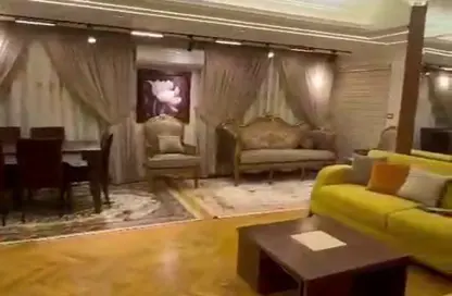 شقة - 3 غرف نوم - 3 حمامات للبيع في شارع أبو الكرامات - العجوزة - الجيزة