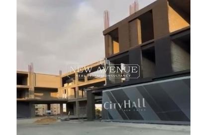 محل - استوديو - 2 حمامات للبيع في سيتى هول مول القاهرة الجديدة - المستثمرين الشمالية - مدينة القاهرة الجديدة - القاهرة