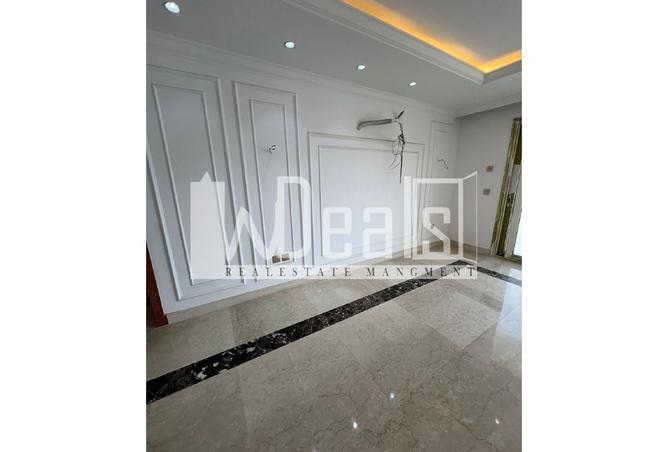 8074300 - Property Image 3