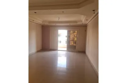 Apartment - 3 Bedrooms - 2 Bathrooms for rent in Zahraa El Maadi - Hay El Maadi - Cairo
