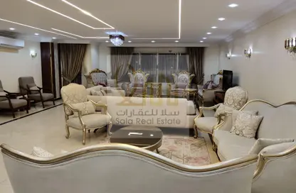 شقة - 4 غرف نوم - 3 حمامات للايجار في شارع المساحه - الدقي - الجيزة