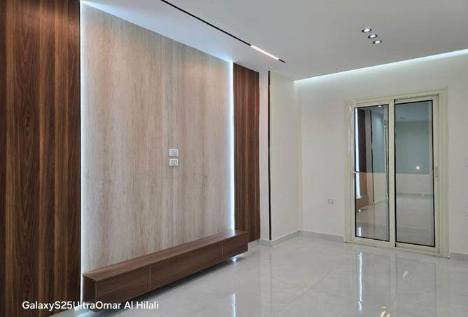 8432933 - Property Image 3