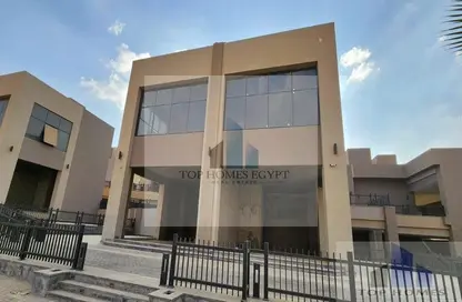 Shop - Studio - 2 Bathrooms for rent in V90 - North Teseen St. - The 5th Settlement - New Cairo City - Cairo