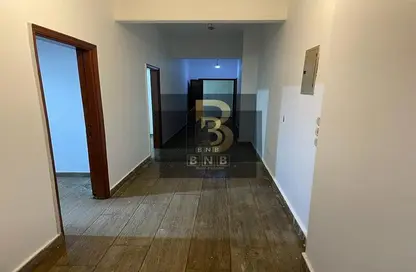 شقة - 4 غرف نوم - 2 حمامات للايجار في المنطقة ج - حى جنوب الاكايمية - مدينة القاهرة الجديدة - القاهرة