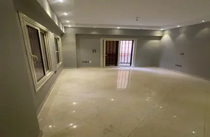 شقة - 2 غرف نوم - 2 حمامات للبيع في المجاورة الاولي - المنطقة الثالثة - مدينة الشروق - القاهرة