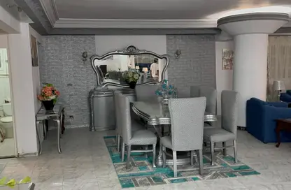 Apartment - 4 Bedrooms - 2 Bathrooms for sale in Mohammed Al Maqref St. - 6th Zone - Nasr City - Cairo