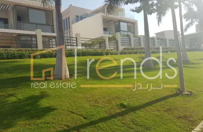 فيلا - 4 غرف نوم - 5 حمامات للبيع في ساحة الفيلا - فيفث سكوير - التجمع الخامس - مدينة القاهرة الجديدة - القاهرة