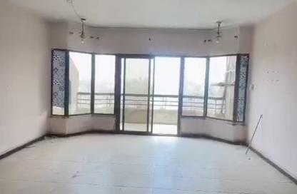 شقة - 2 غرف نوم - 2 حمامات للبيع في شارع النيل الابيض - المهندسين - الجيزة