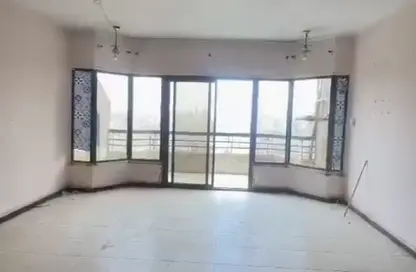 شقة - 2 غرف نوم - 2 حمامات للبيع في شارع النيل الابيض - المهندسين - الجيزة