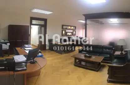 شقة - 3 غرف نوم - 2 حمامات للبيع في شارع النصر - حي المعادي - القاهرة