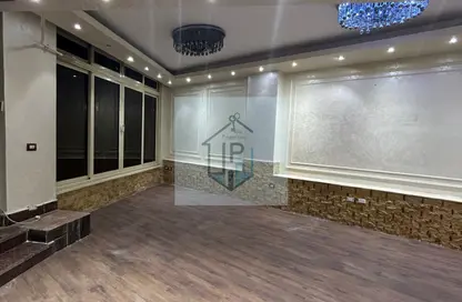 Duplex - 6 Bedrooms - 5 Bathrooms for rent in Al Shouyfat St. - District 1 - The 5th Settlement - New Cairo City - Cairo