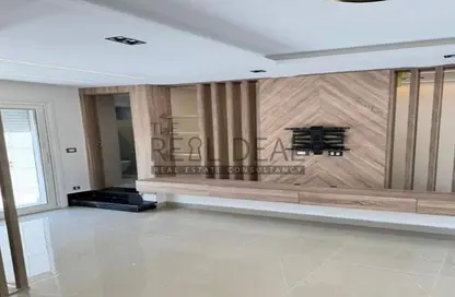 Apartment - 2 Bedrooms - 2 Bathrooms for sale in Swan Lake Residence - 5th Settlement Compounds - The 5th Settlement - New Cairo City - Cairo