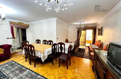 Apartment - 3 Bedrooms - 2 Bathrooms for sale in Mohamed Othman St. - Laurent - Hay Sharq - Alexandria