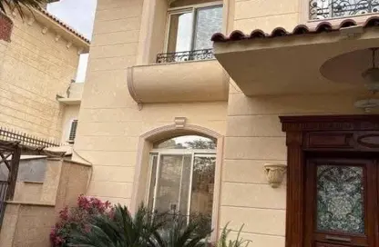 فيلا - 6 غرف نوم - 5 حمامات للبيع في كليوباترا بالاس - الحي الخامس - مدينة الشروق - القاهرة