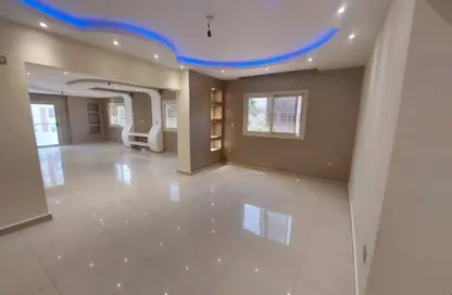 Apartment - 3 Bedrooms - 3 Bathrooms for sale in Tahseen Farghaly St. - 1st Zone - Nasr City - Cairo