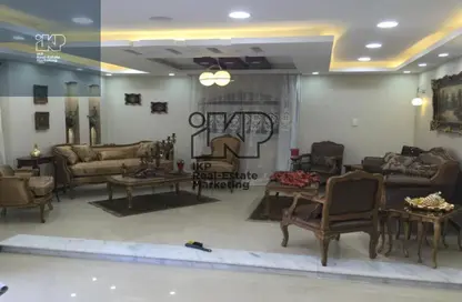 شقة - 7 غرف نوم - 3 حمامات للبيع في ميدان الحجاز - النزهة - القاهرة